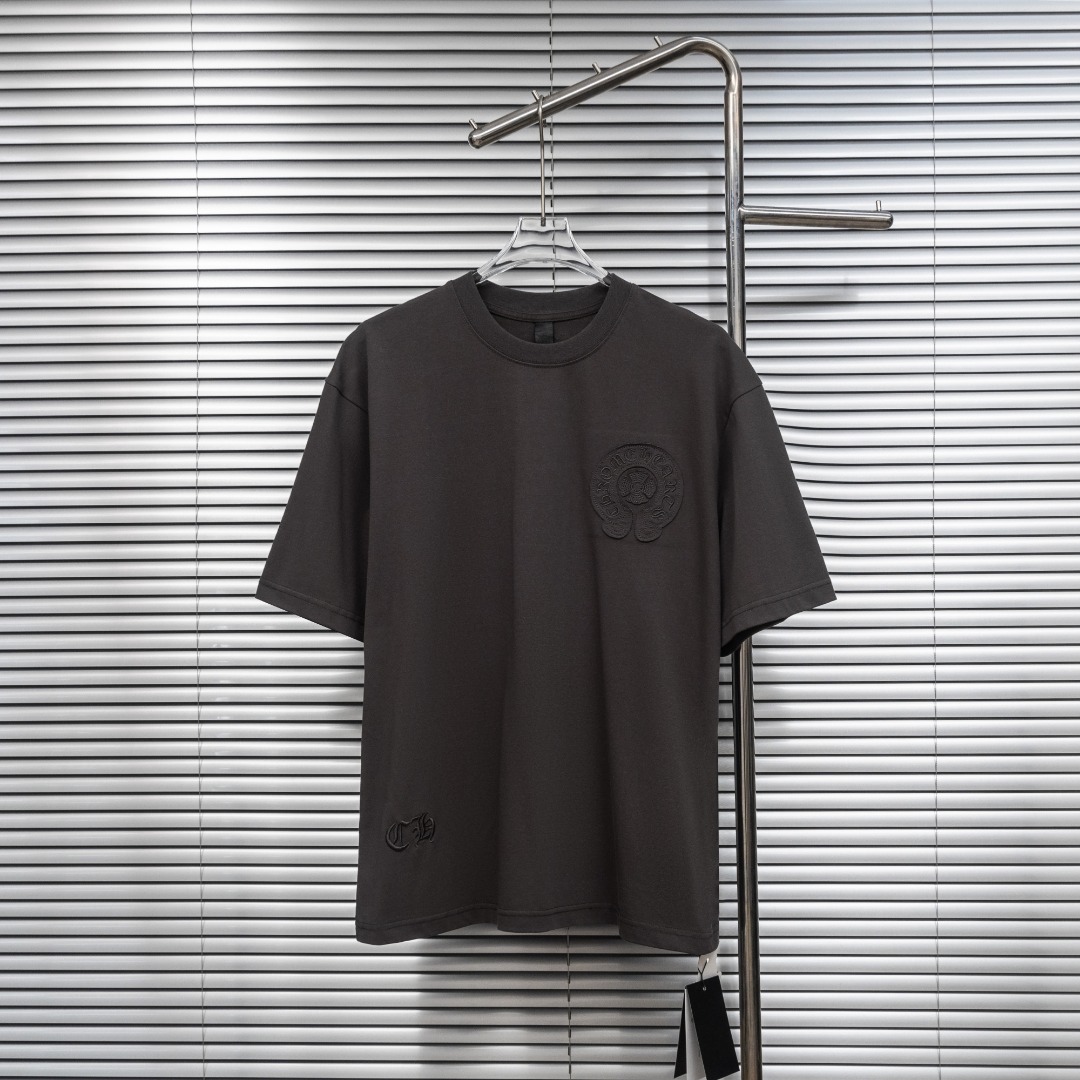 Chrome Hearts 款式：克罗心CH梵文马蹄贴布金属十字架工艺短袖