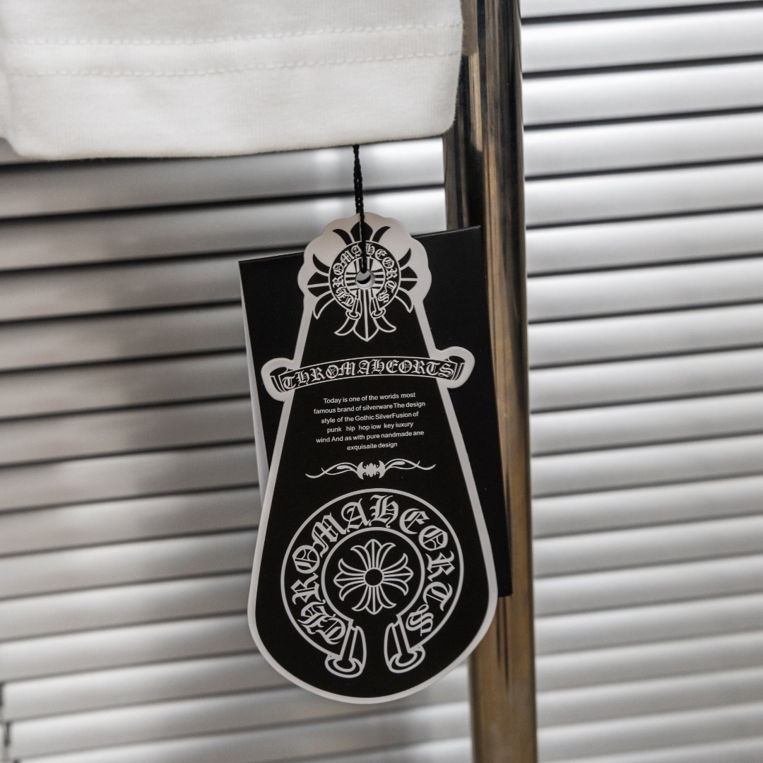 Chrome Hearts 款式：克罗心CH梵文马蹄贴布金属十字架刺绣工艺短袖