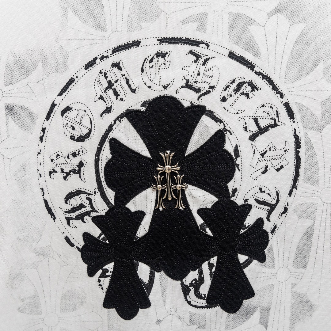 Chrome Hearts 款式：克罗心CH梵文马蹄贴布金属十字架刺绣工艺短袖