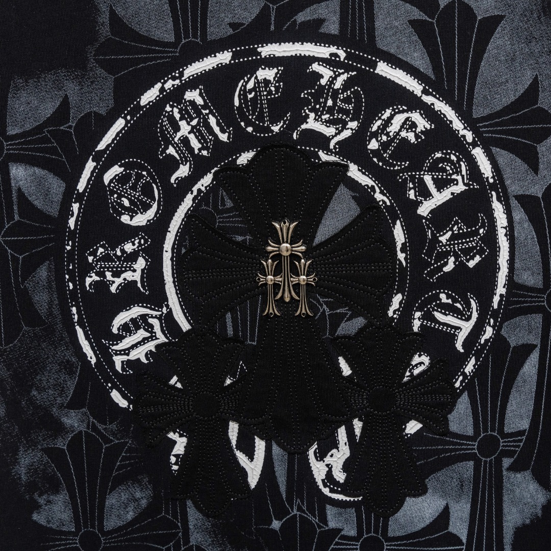 Chrome Hearts 款式：克罗心CH梵文马蹄贴布金属十字架刺绣工艺短袖