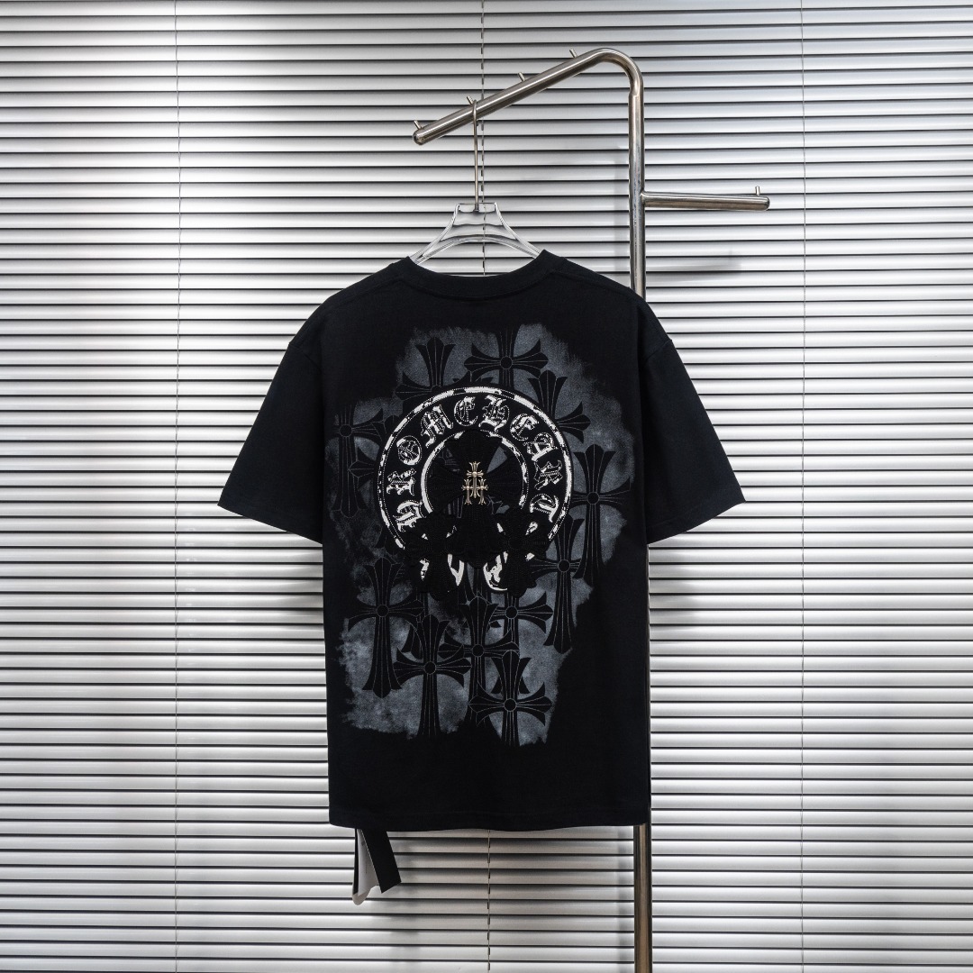 Chrome Hearts 款式：克罗心CH梵文马蹄贴布金属十字架刺绣工艺短袖