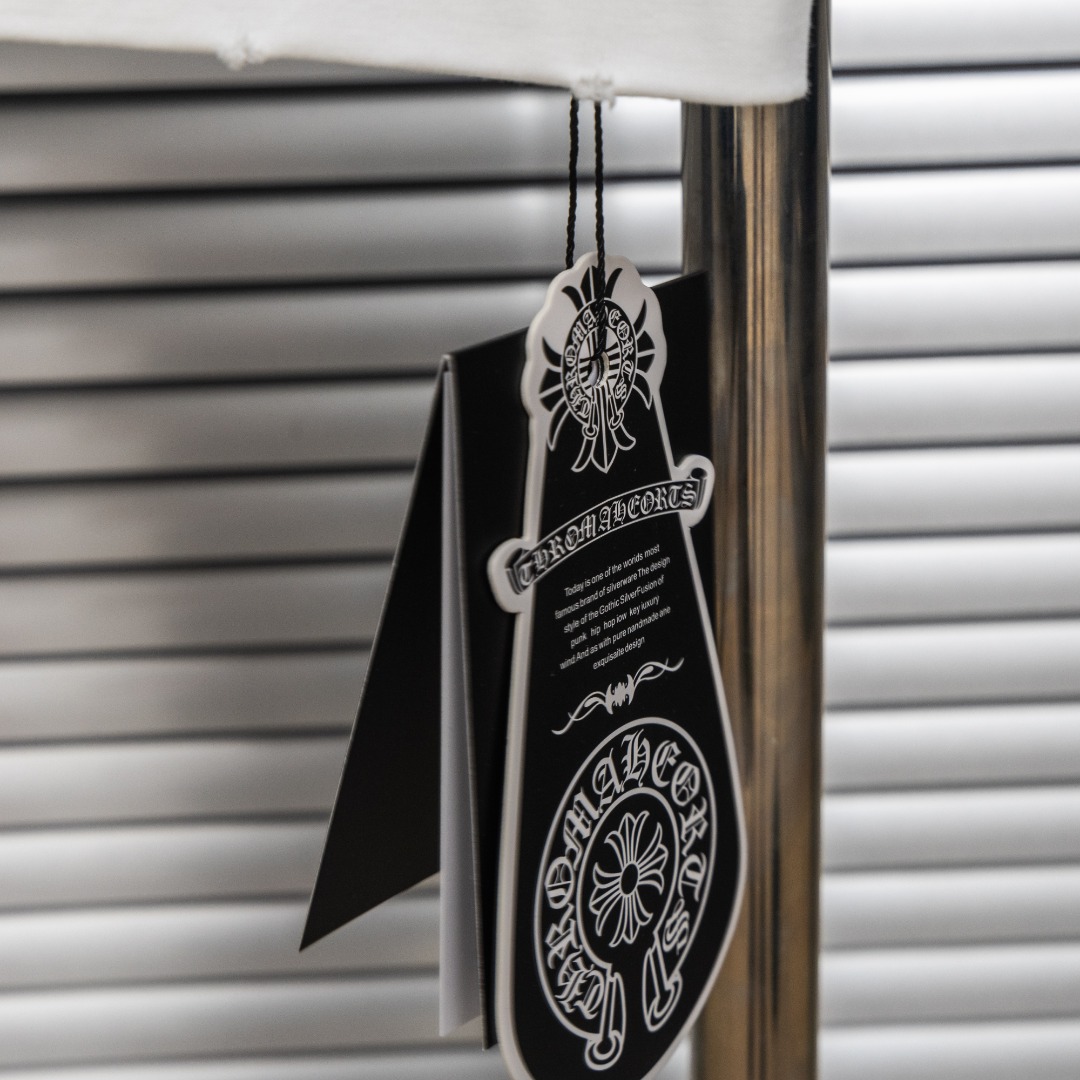 Chrome Hearts 款式：克罗心CH满印梵文马蹄刺绣破洞工艺短袖