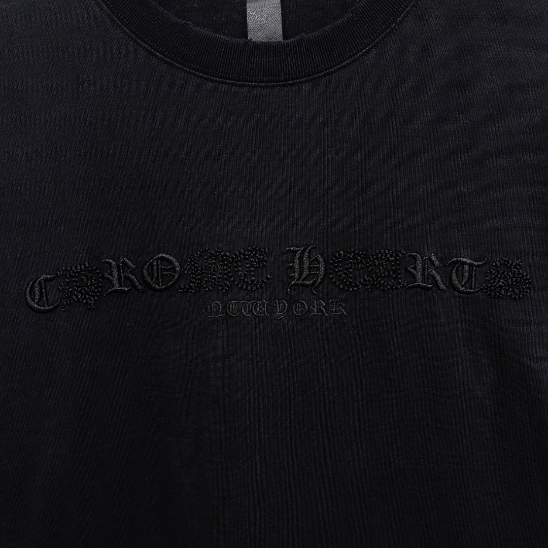 Chrome Hearts 款式：克罗心CH满印梵文马蹄刺绣破洞工艺短袖