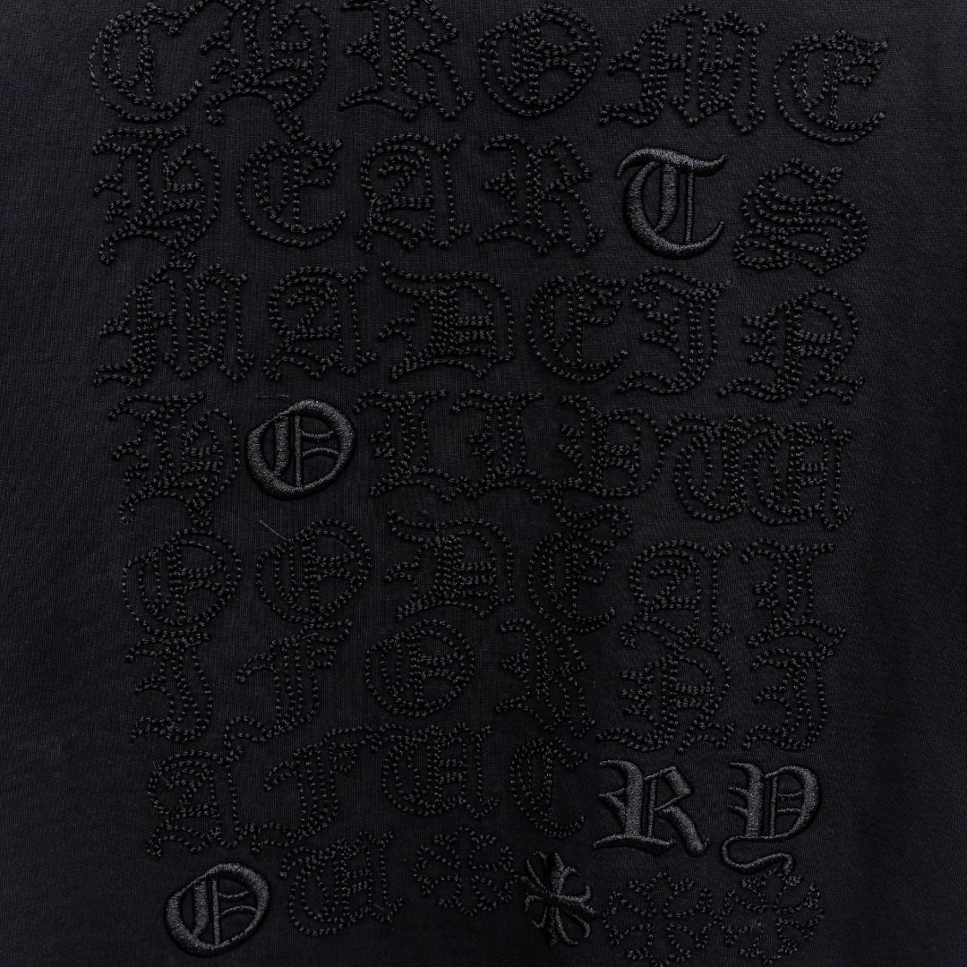 Chrome Hearts 款式：克罗心CH满印梵文马蹄刺绣破洞工艺短袖