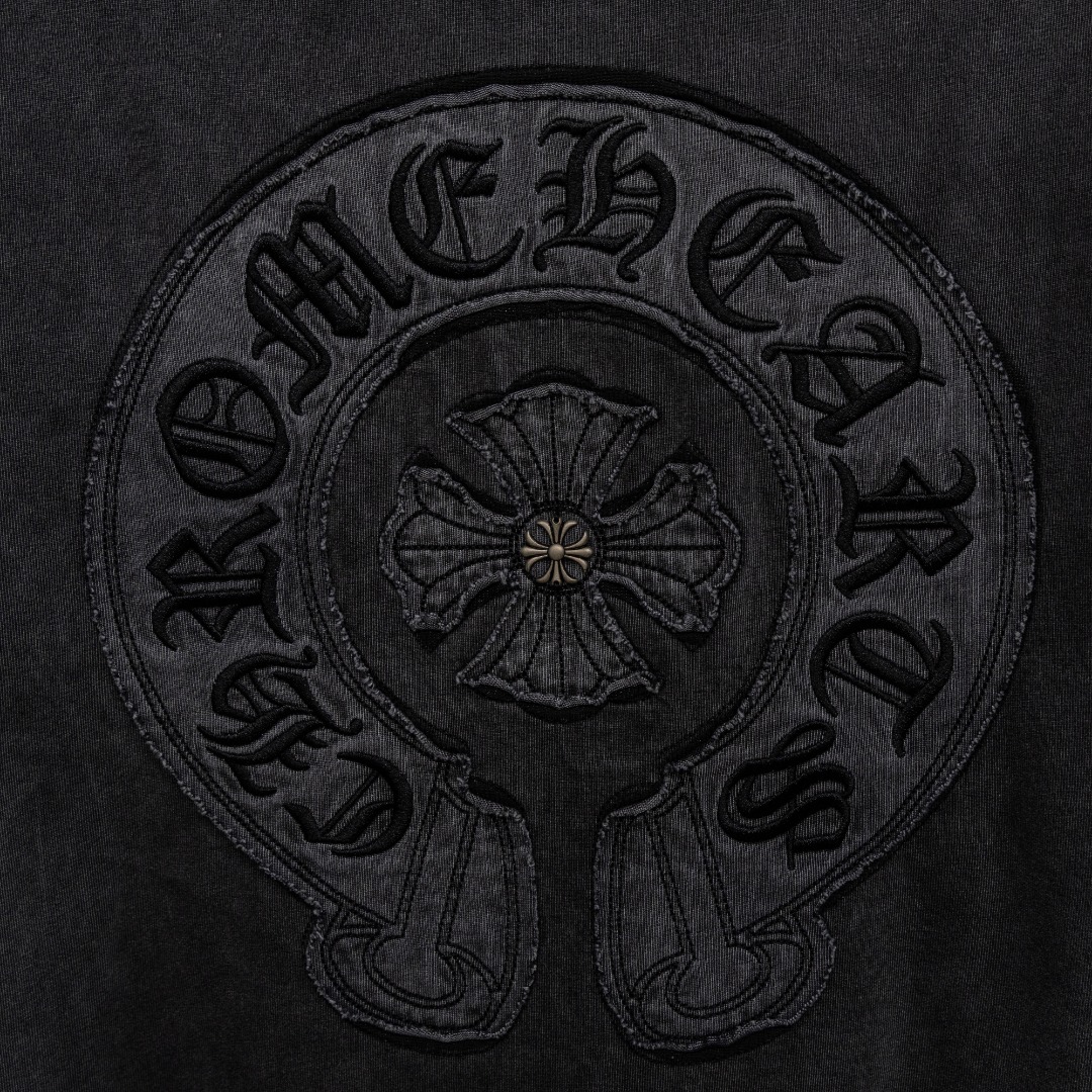 Chrome Hearts 款式：克罗心CH满印梵文马蹄刺绣重工水洗工艺短袖