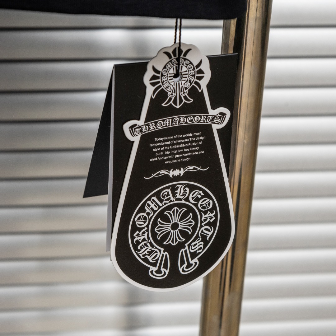 Chrome Hearts 款式：克罗心CH梵文小口袋植绒印花工艺短袖