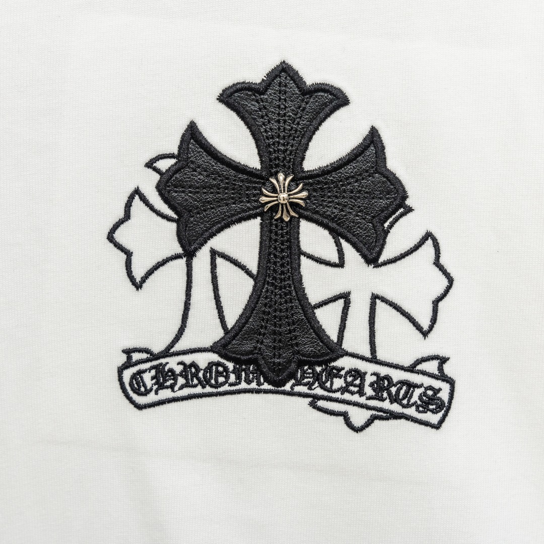Chrome Hearts 款式：克罗心CH梵文十字架贴布皮标工艺短袖