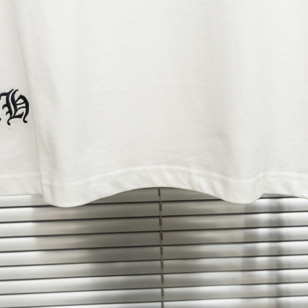 Chrome Hearts 款式：克罗心CH梵文十字架贴布皮标工艺短袖