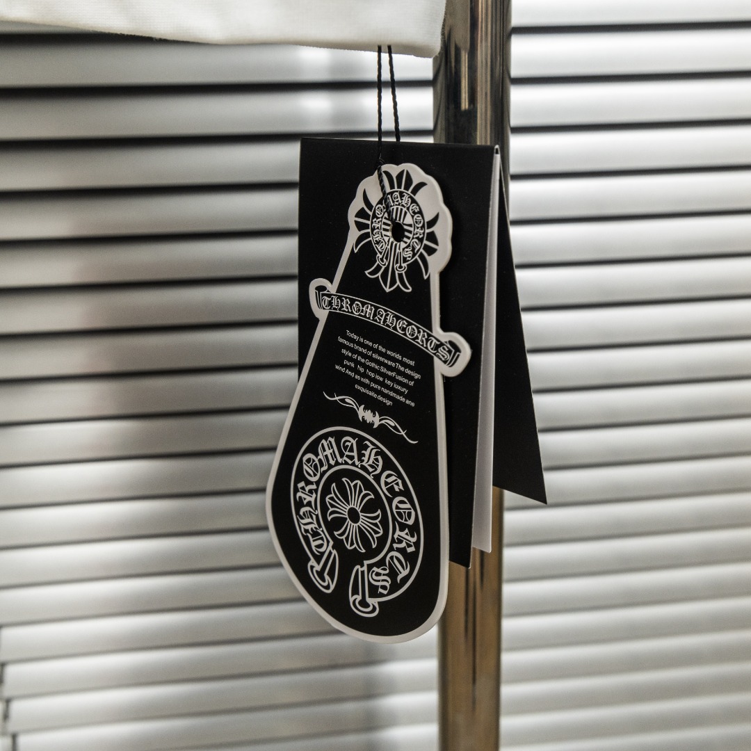 Chrome Hearts 款式：克罗心CH梵文十字架贴布皮标工艺短袖
