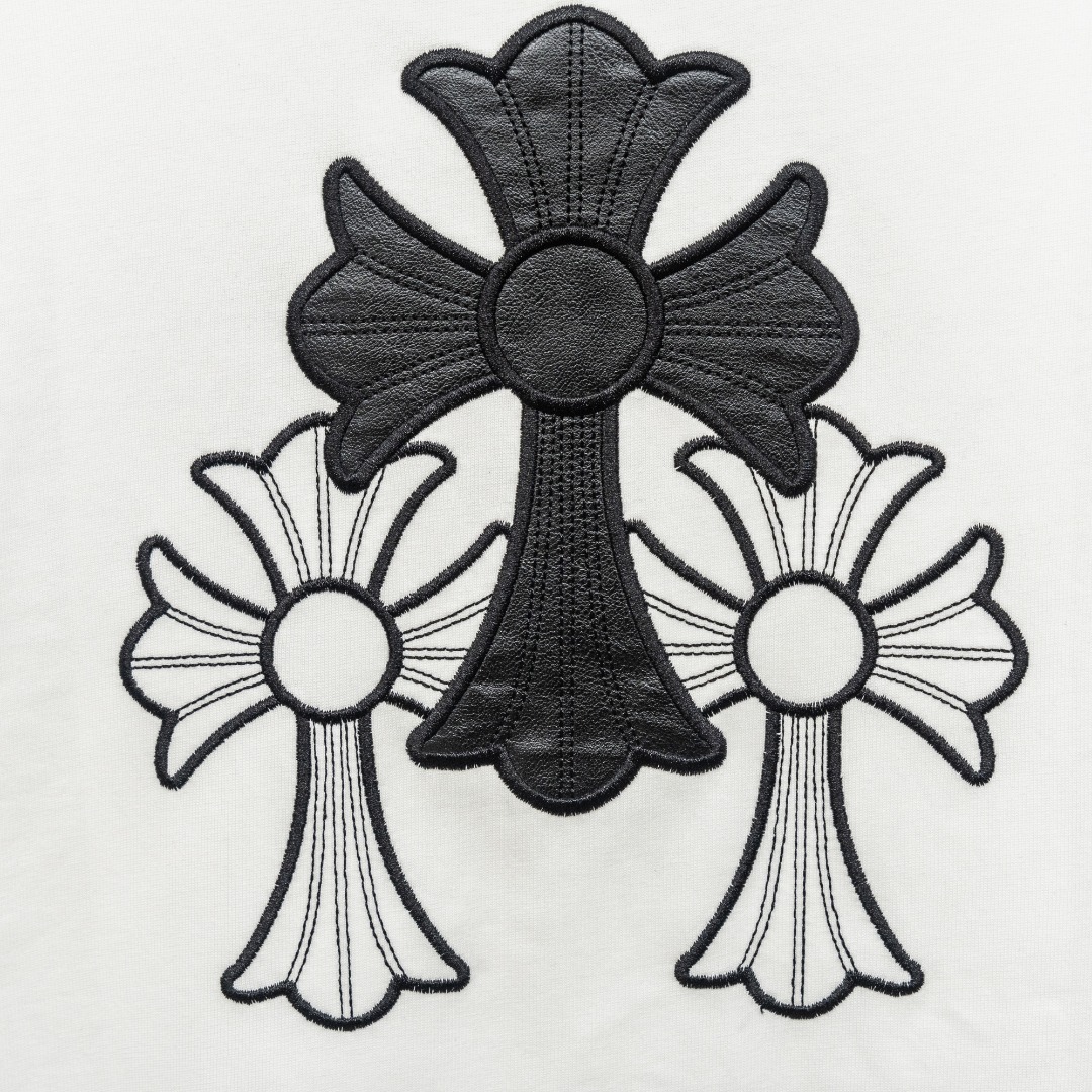 Chrome Hearts 款式：克罗心CH梵文十字架贴布皮标工艺短袖