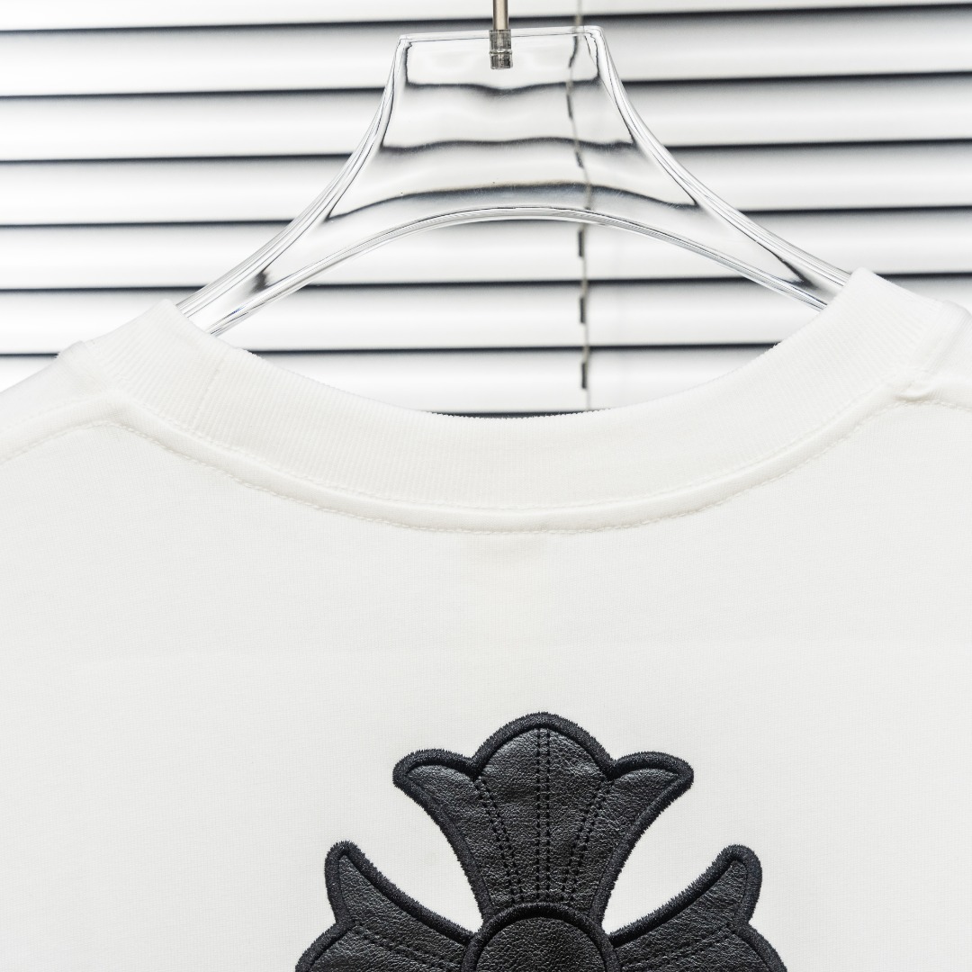 Chrome Hearts 款式：克罗心CH梵文十字架贴布皮标工艺短袖