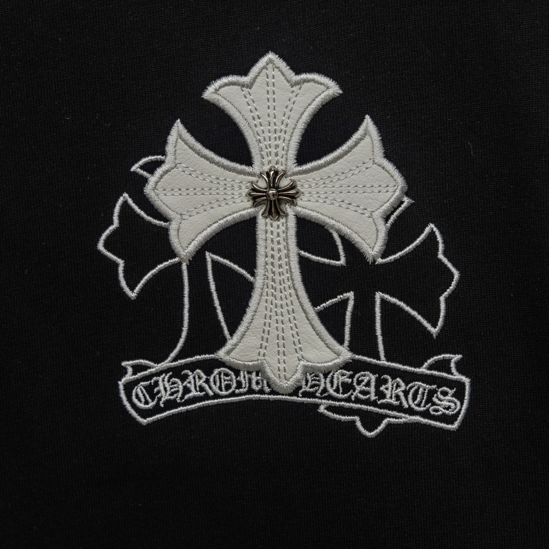 Chrome Hearts 款式：克罗心CH梵文十字架贴布皮标工艺短袖