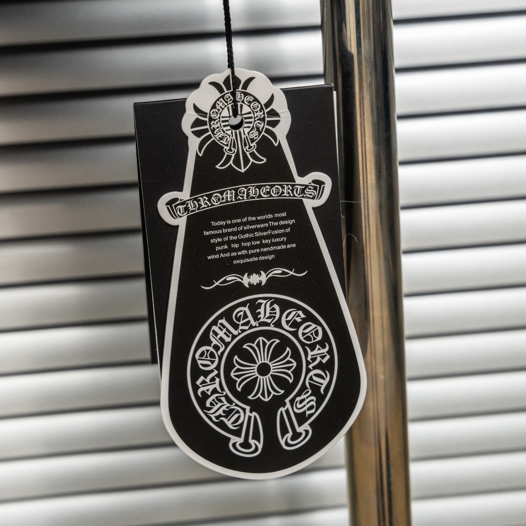 Chrome Hearts 款式：克罗心CH梵文十字架贴布皮标工艺短袖
