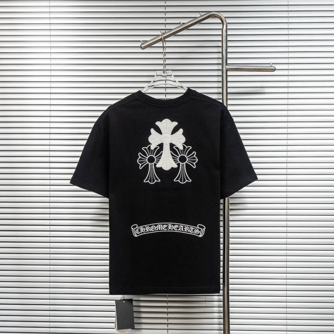 Chrome Hearts 款式：克罗心CH梵文十字架贴布皮标工艺短袖