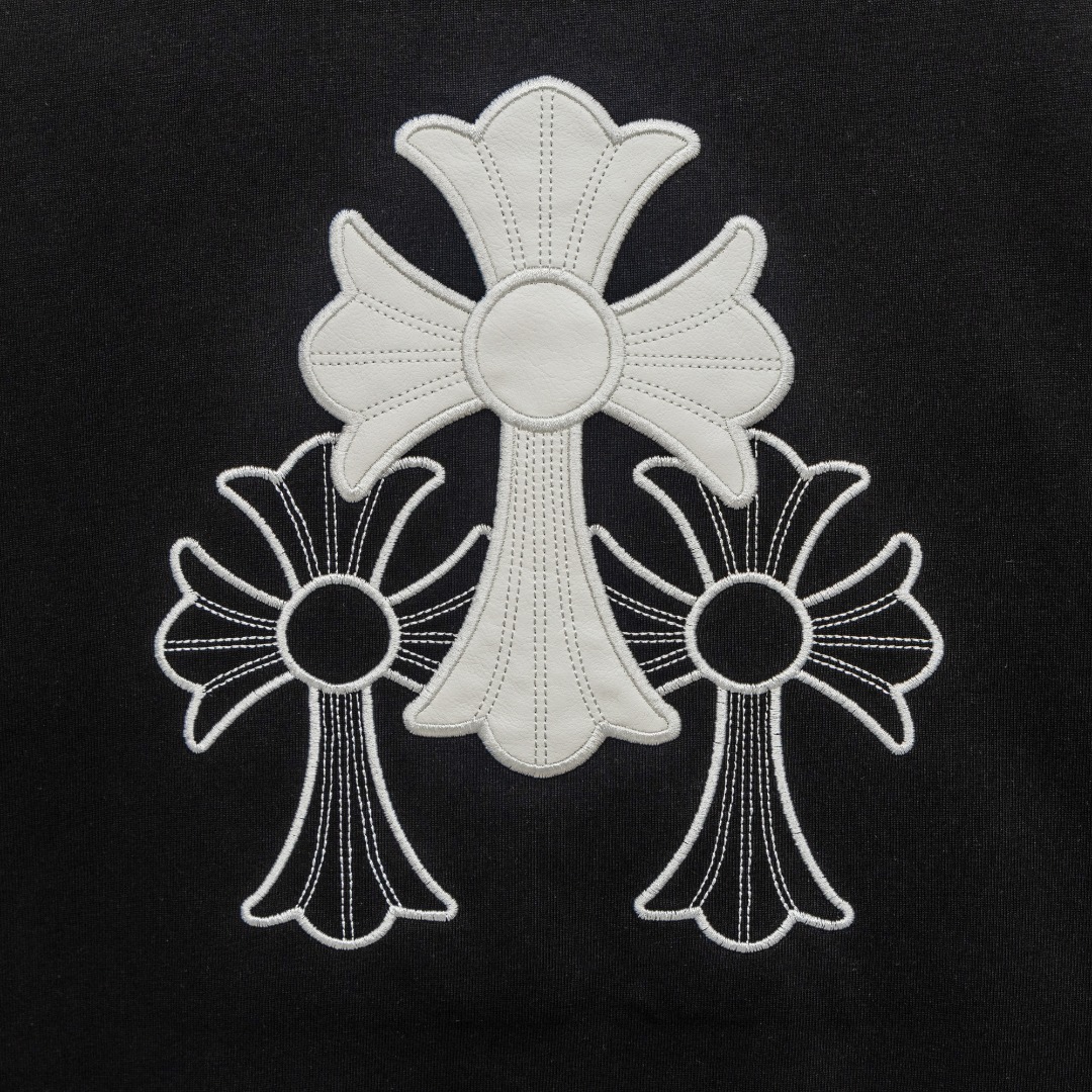Chrome Hearts 款式：克罗心CH梵文十字架贴布皮标工艺短袖