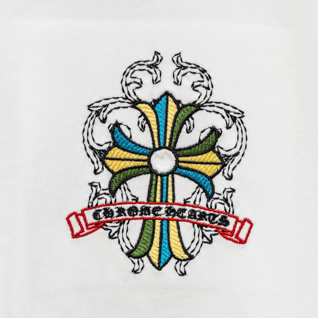 Chrome Hearts 款式：克罗心CH梵文十字架彩色刺绣工艺短袖