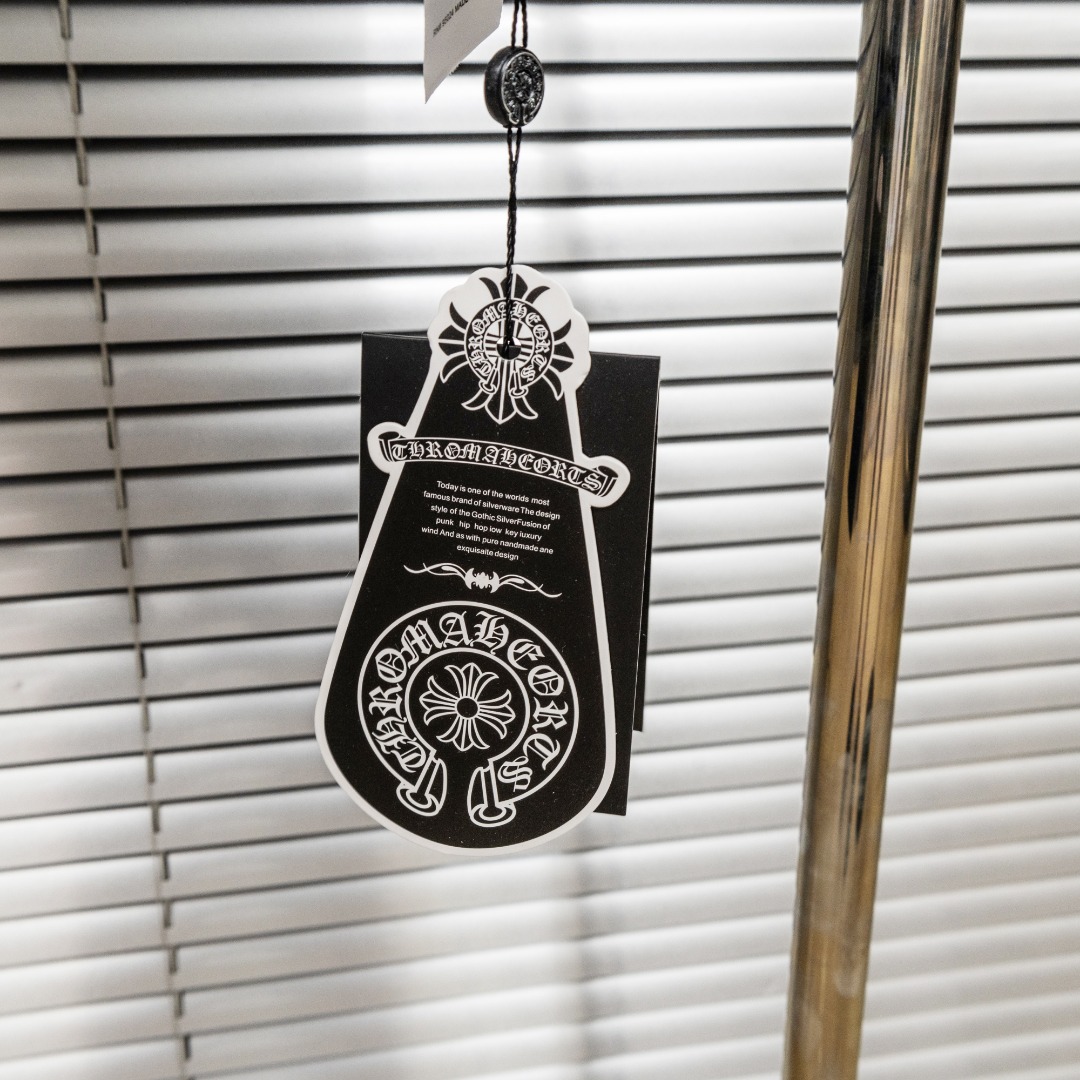 Chrome Hearts 款式：克罗心CH梵文十字架彩色刺绣工艺短袖