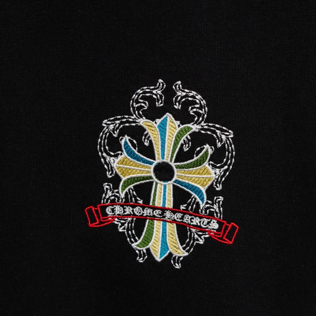Chrome Hearts 款式：克罗心CH梵文十字架彩色刺绣工艺短袖