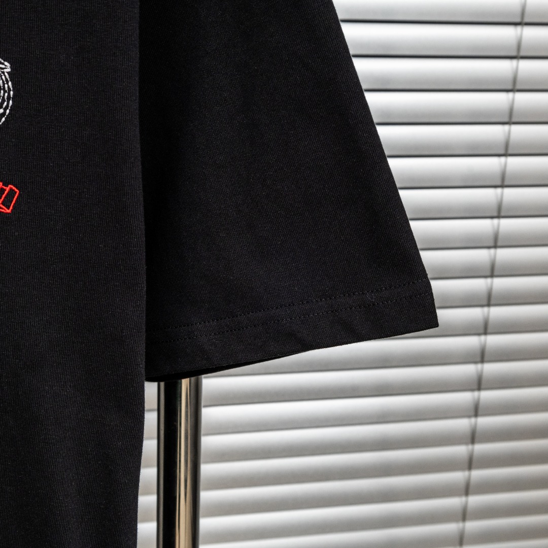 Chrome Hearts 款式：克罗心CH梵文十字架彩色刺绣工艺短袖