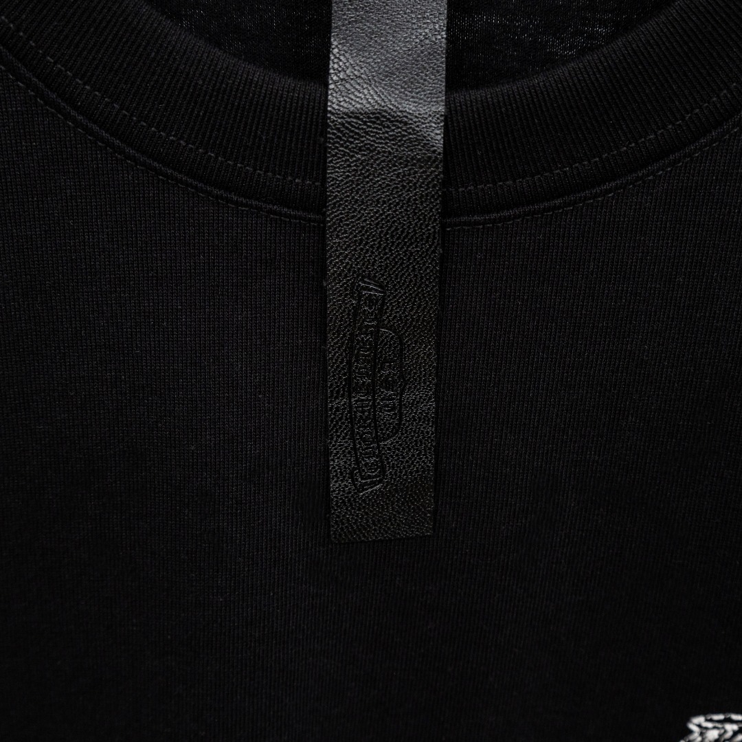 Chrome Hearts 款式：克罗心CH梵文十字架彩色刺绣工艺短袖