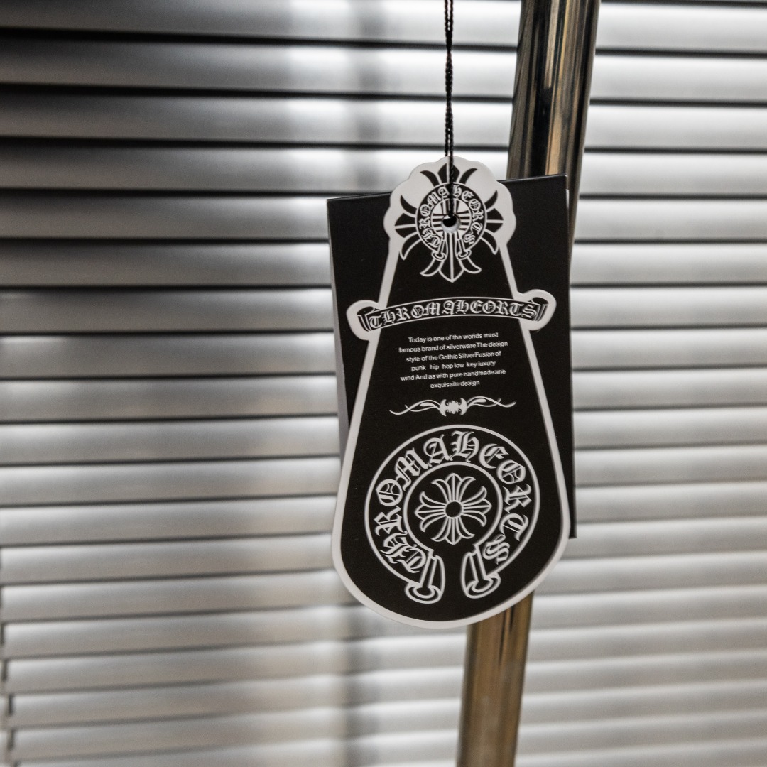 Chrome Hearts 款式：克罗心CH梵文十字架彩色刺绣工艺短袖