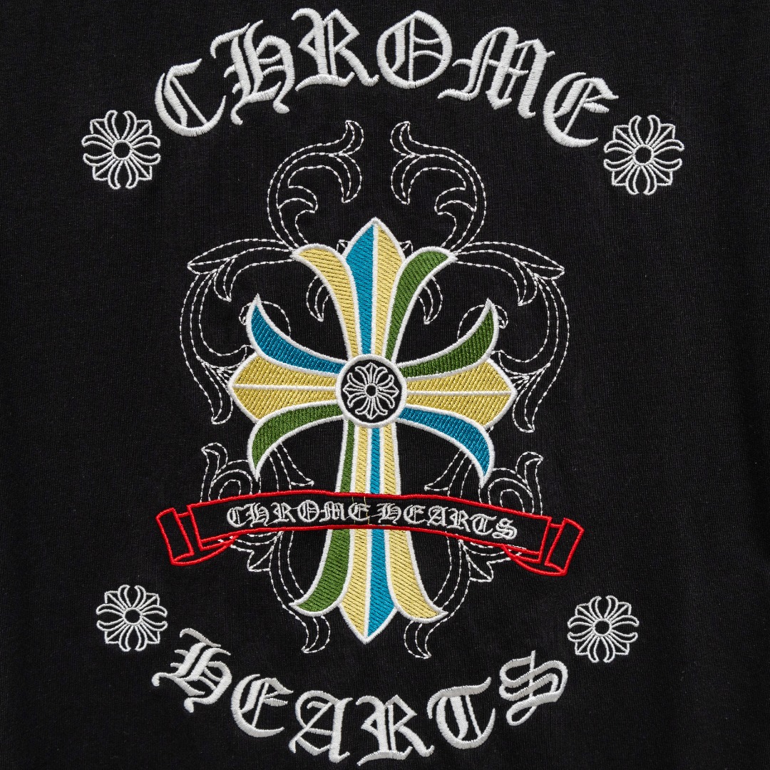 Chrome Hearts 款式：克罗心CH梵文十字架彩色刺绣工艺短袖