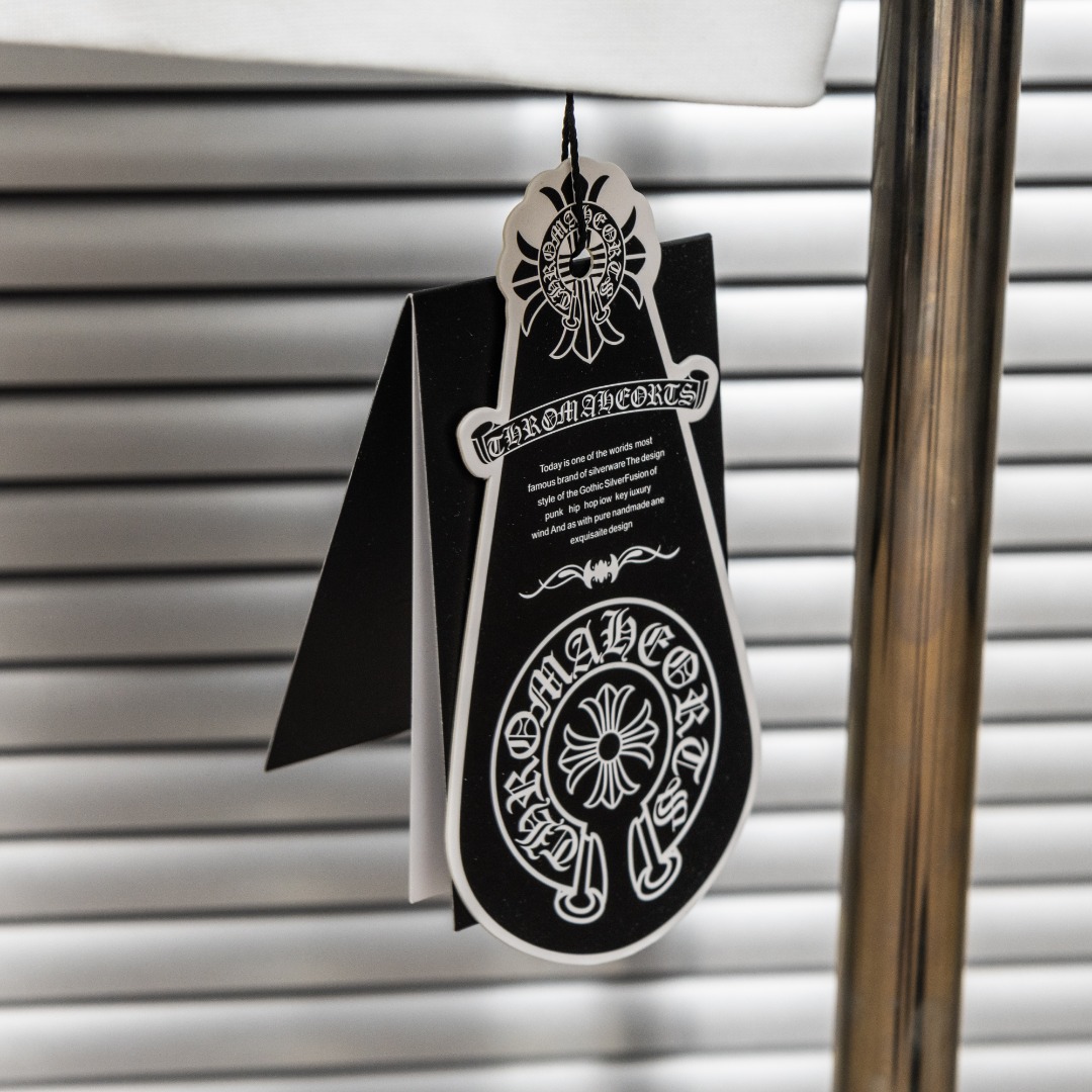 Chrome Hearts 款式：克罗心CH梵文十字架彩色马蹄刺绣工艺短袖
