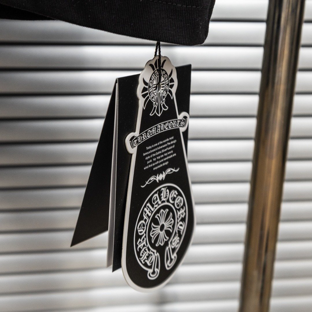 Chrome Hearts 款式：克罗心CH梵文十字架彩色马蹄刺绣工艺短袖