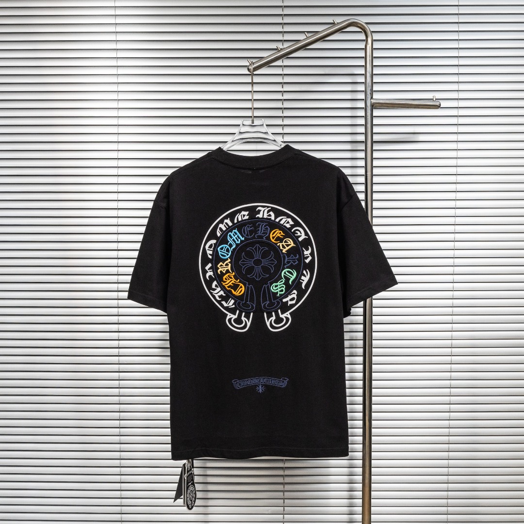 Chrome Hearts 款式：克罗心CH梵文十字架彩色马蹄刺绣工艺短袖