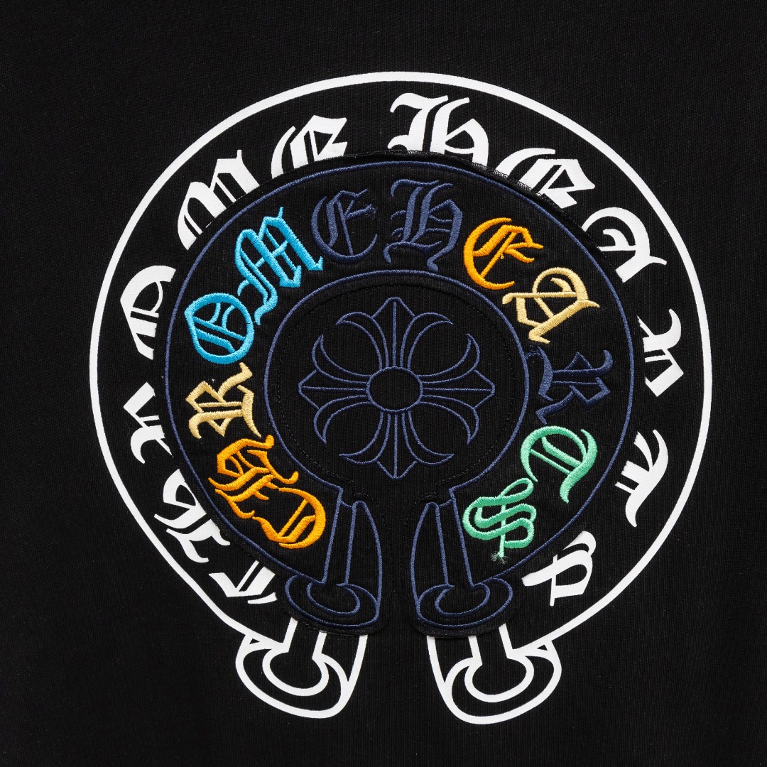 Chrome Hearts 款式：克罗心CH梵文十字架彩色马蹄刺绣工艺短袖