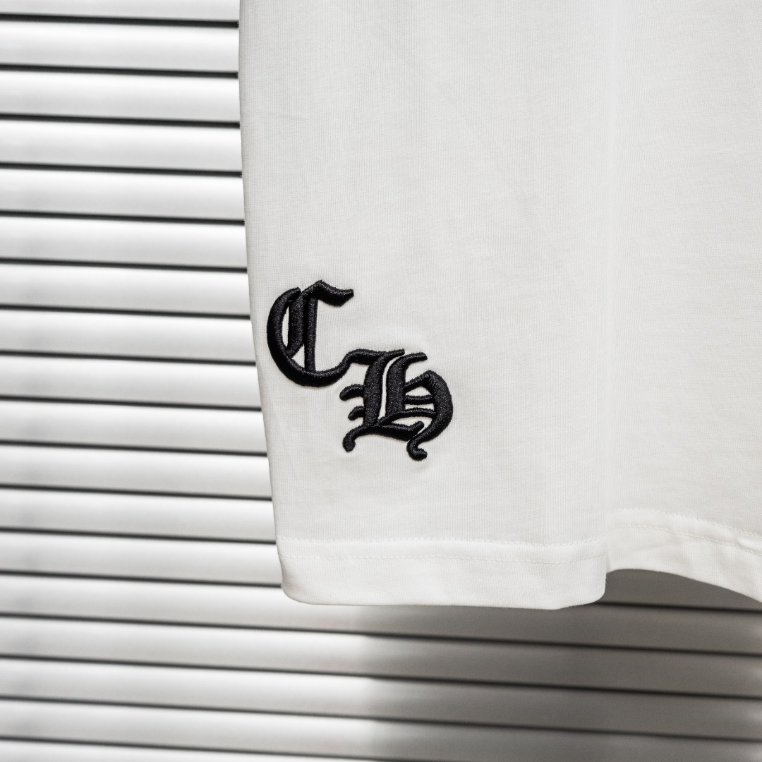 Chrome Hearts 款式：克罗心CH十字架定制皮标工艺短袖