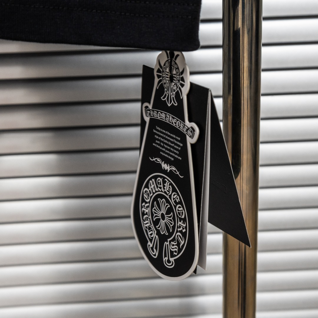 Chrome Hearts 款式：克罗心CH十字架定制皮标工艺短袖