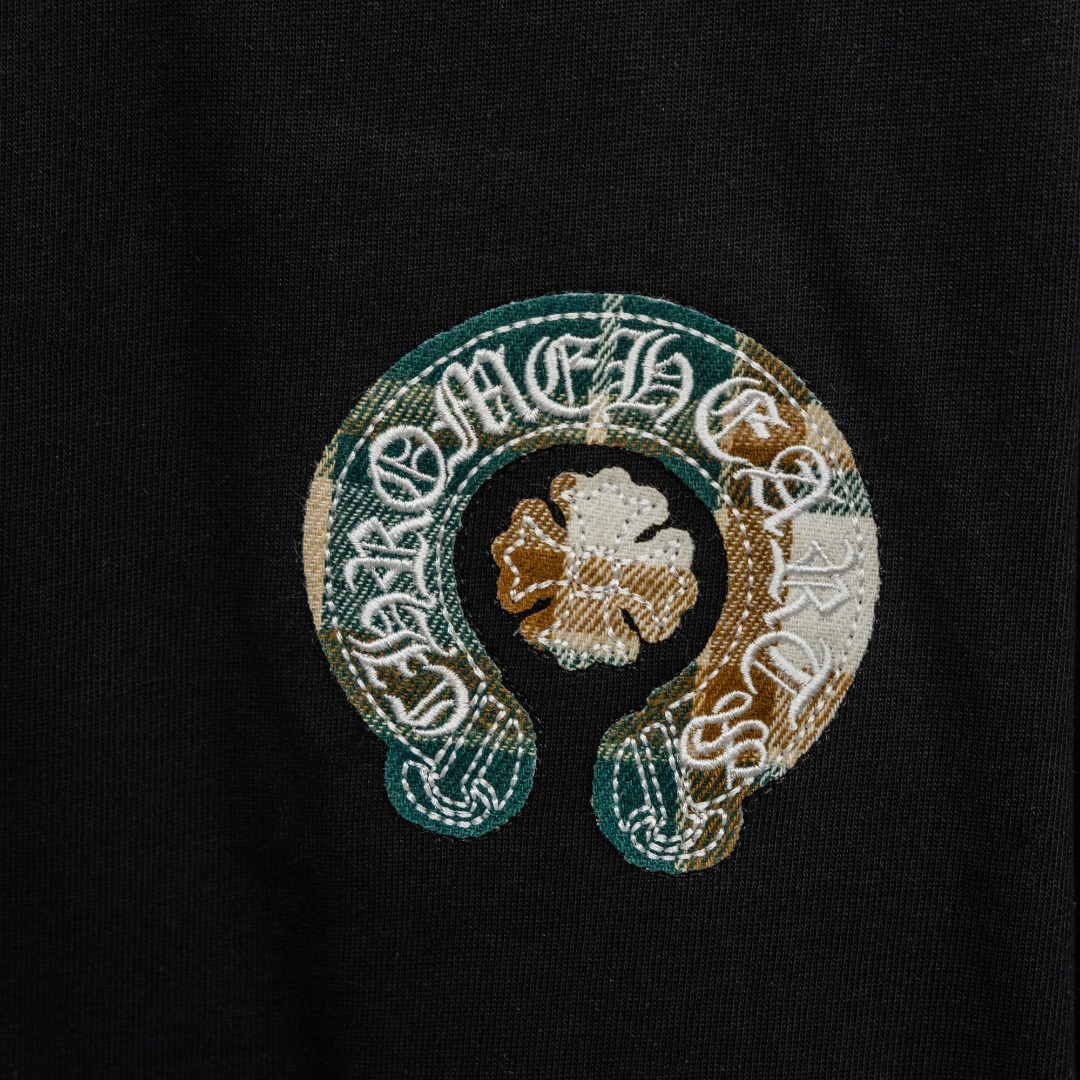 Chrome Hearts 款式：克罗心CH十字架马蹄格纹刺绣工艺短袖