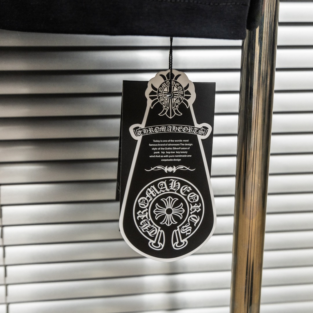 Chrome Hearts 款式：克罗心CH十字架梵文骨刺印花植绒工艺短袖