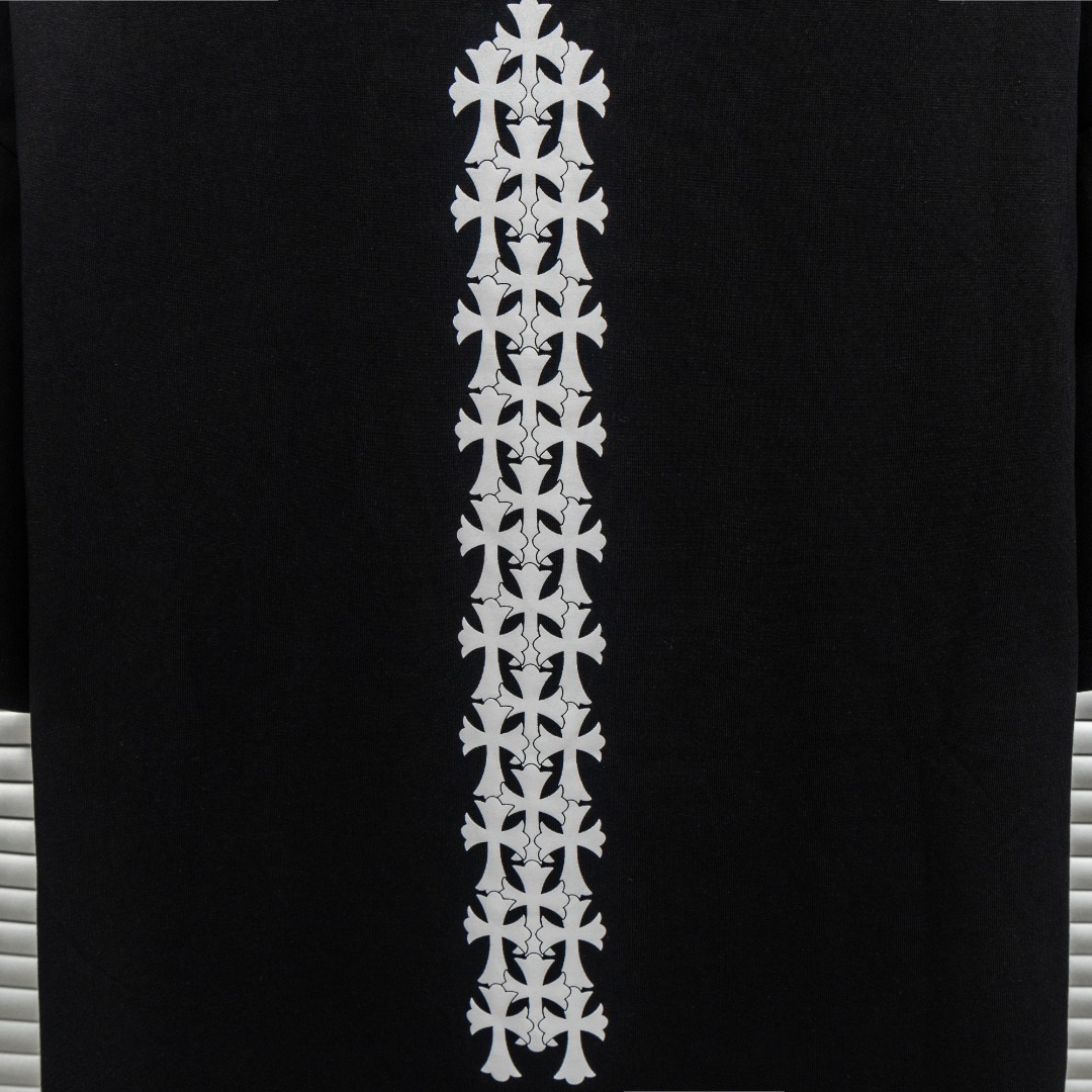 Chrome Hearts 款式：克罗心CH十字架梵文骨刺印花植绒工艺短袖