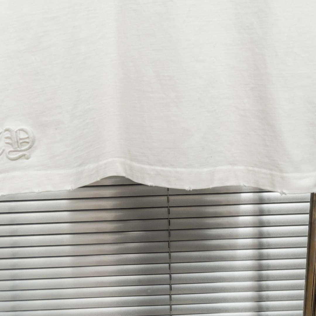 Chrome Hearts 款式：克罗心CH十字架破洞毛边贴布定制金属多工艺短袖