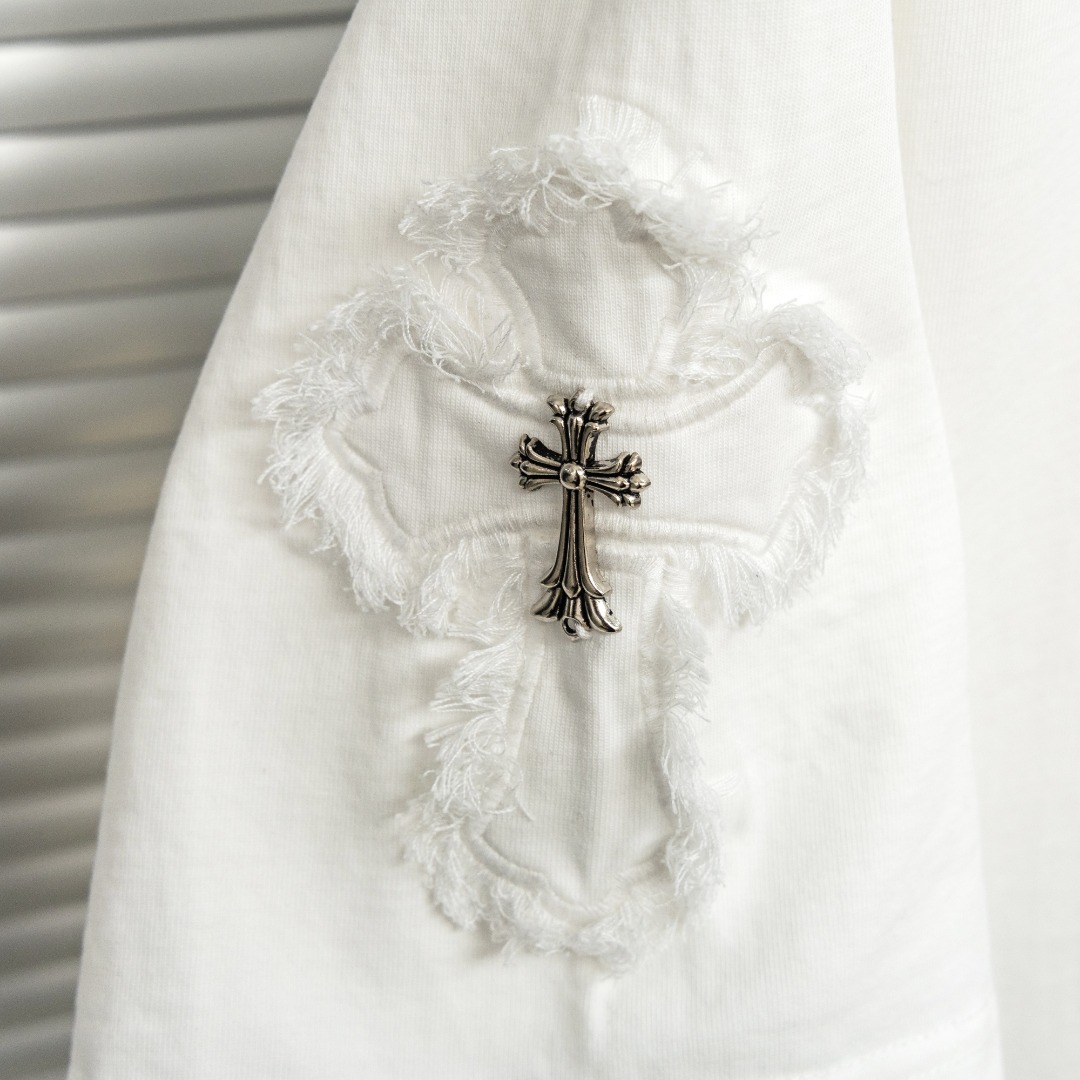 Chrome Hearts 款式：克罗心CH十字架破洞毛边贴布定制金属多工艺短袖
