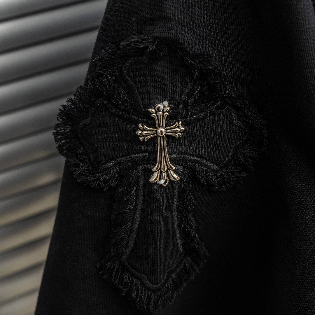 Chrome Hearts 款式：克罗心CH十字架破洞毛边贴布定制金属多工艺短袖