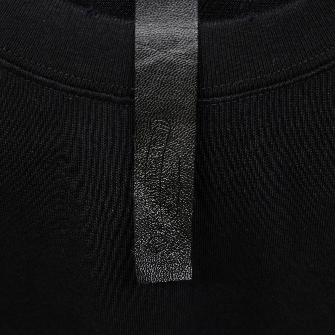 Chrome Hearts 款式：克罗心CH十字架破洞毛边贴布定制金属多工艺短袖