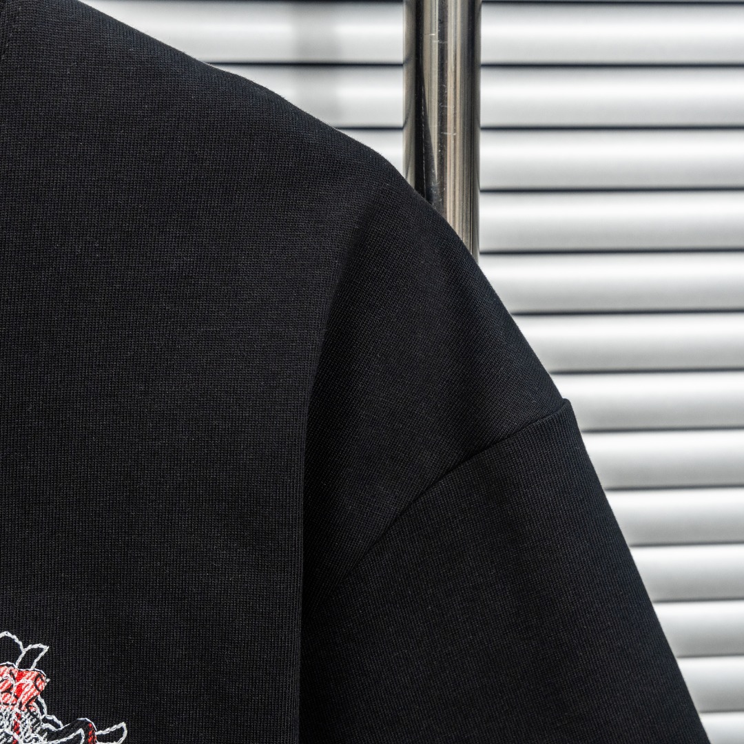 Chrome Hearts 款式：克罗心CH十字架马蹄刺绣内置格纹贴布多工艺短袖