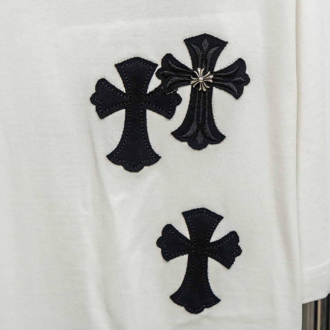 Chrome Hearts 款式：克罗心CH金属十字架定制皮标刺绣工艺短袖