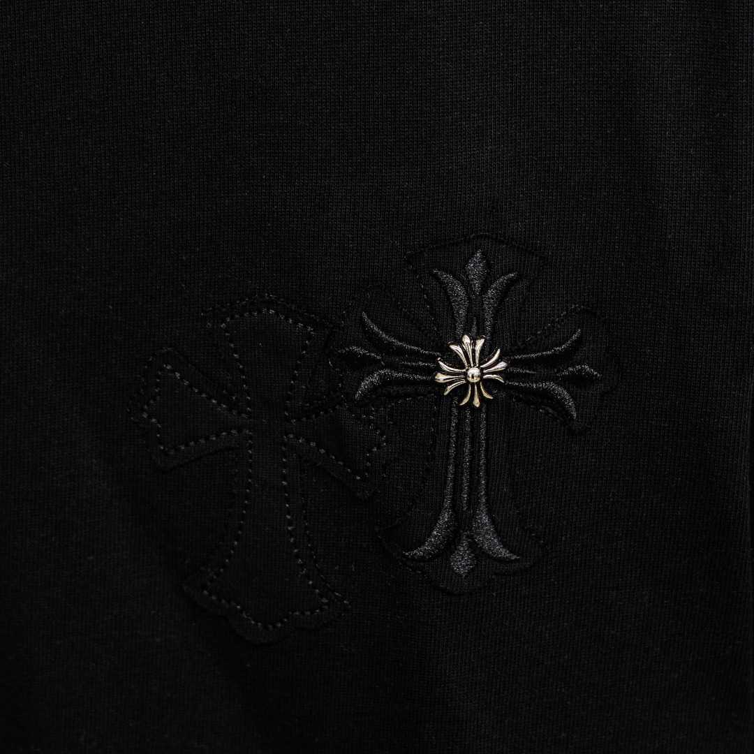 Chrome Hearts 款式：克罗心CH金属十字架定制皮标刺绣工艺短袖