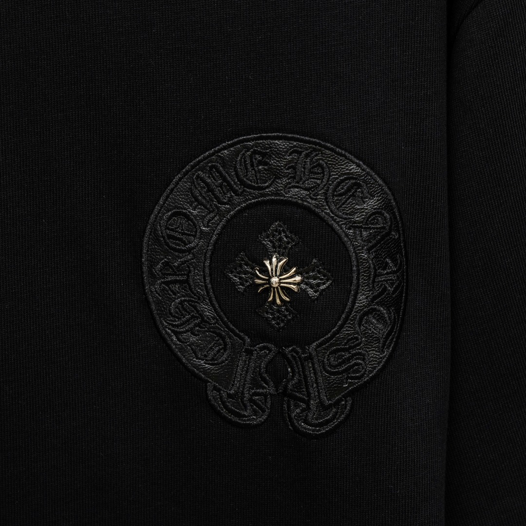 Chrome Hearts 款式：克罗心CH金属十字架定制皮标刺绣工艺短袖