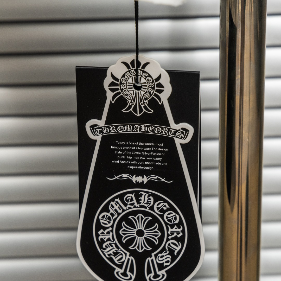 Chrome Hearts 款式：克罗心CH十字架围脖链条工艺短袖