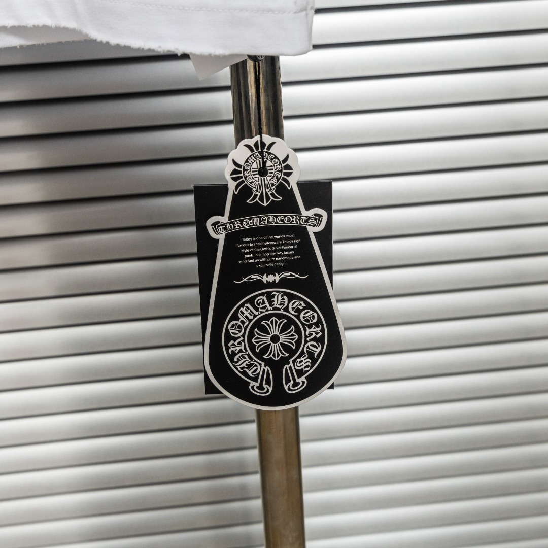 Chrome Hearts 款式：克罗心CH定制十字架金属LOGO破洞背心短袖