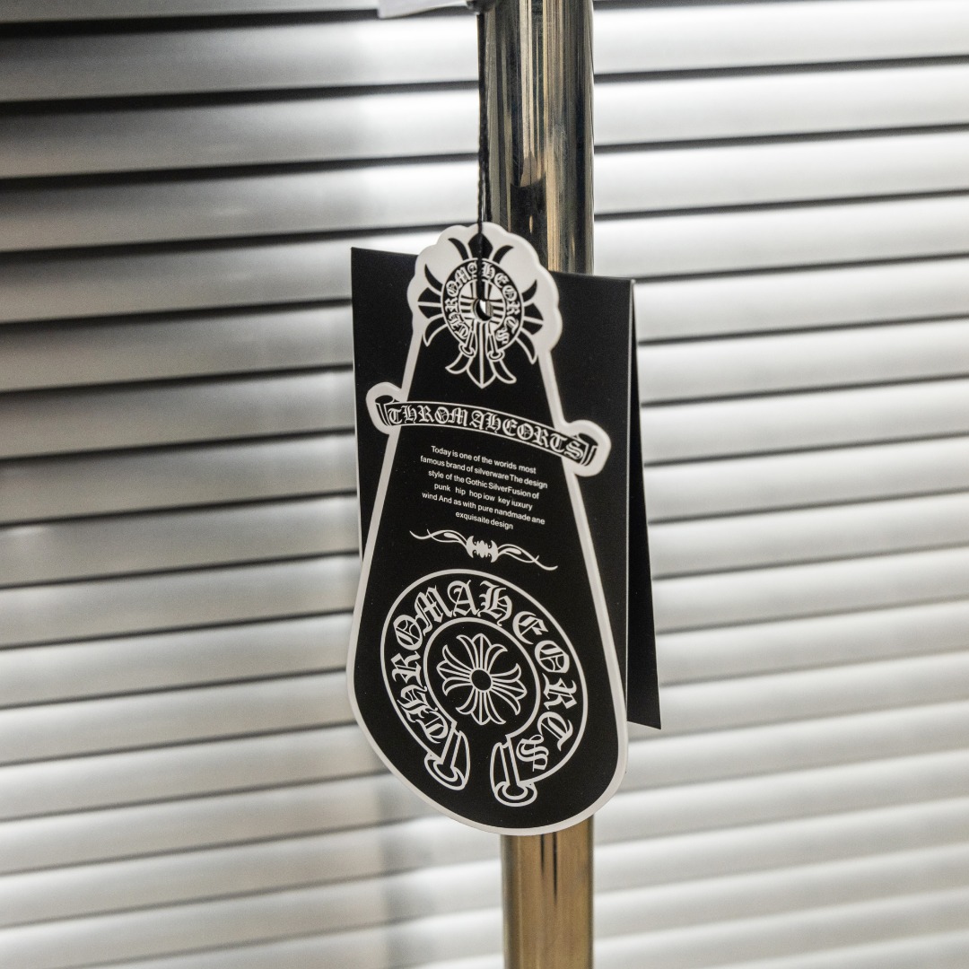 Chrome Hearts 款式：克罗心CH定制十字架金属LOGO破洞背心短袖