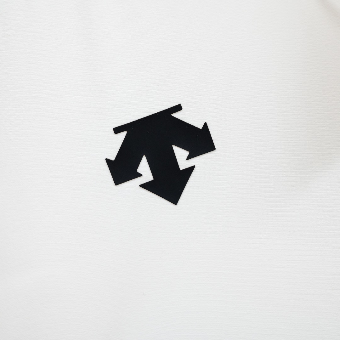 Descente 款式：迪桑特DESCENTE 速干透气防晒服外套