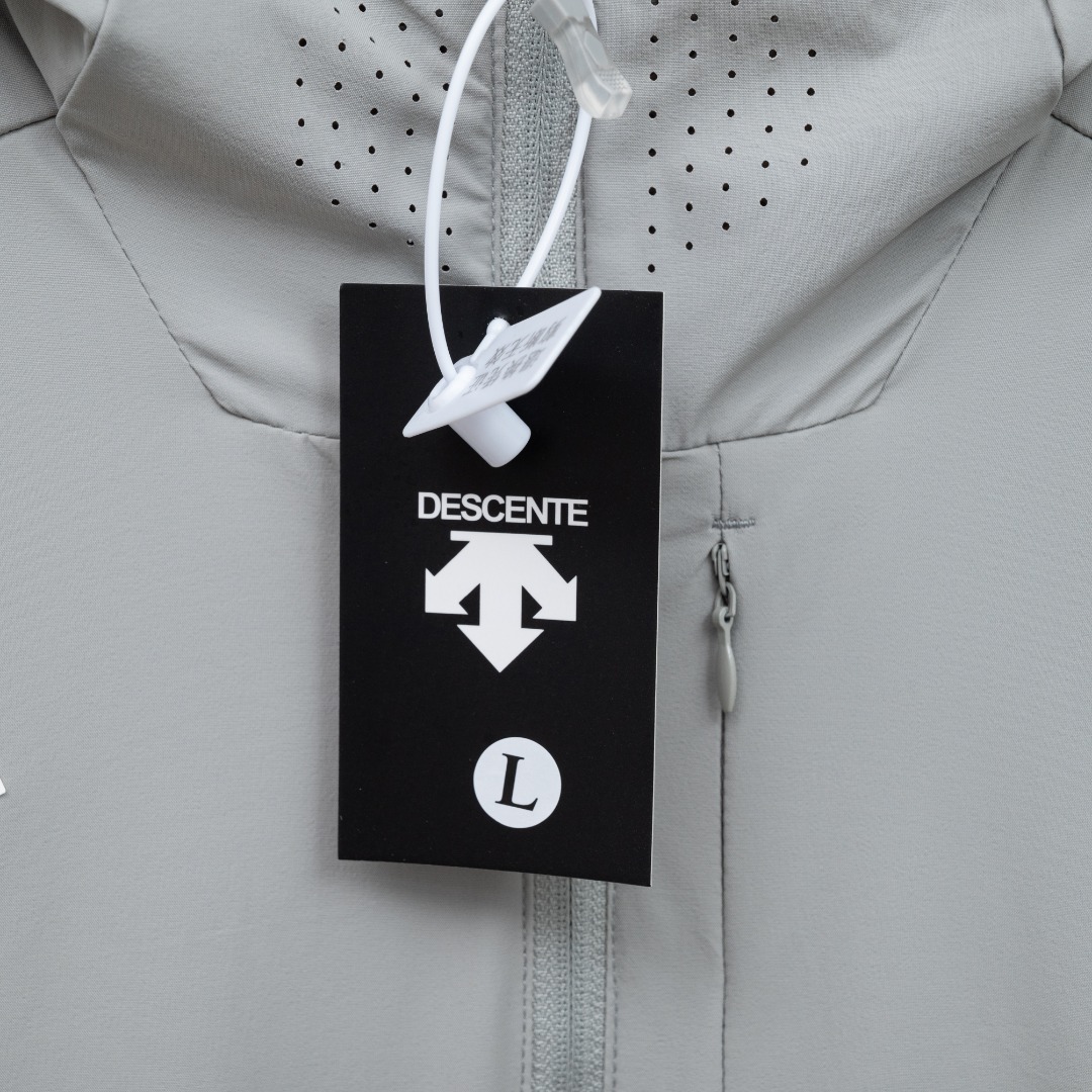 Descente 款式：迪桑特DESCENTE 速干透气防晒服外套