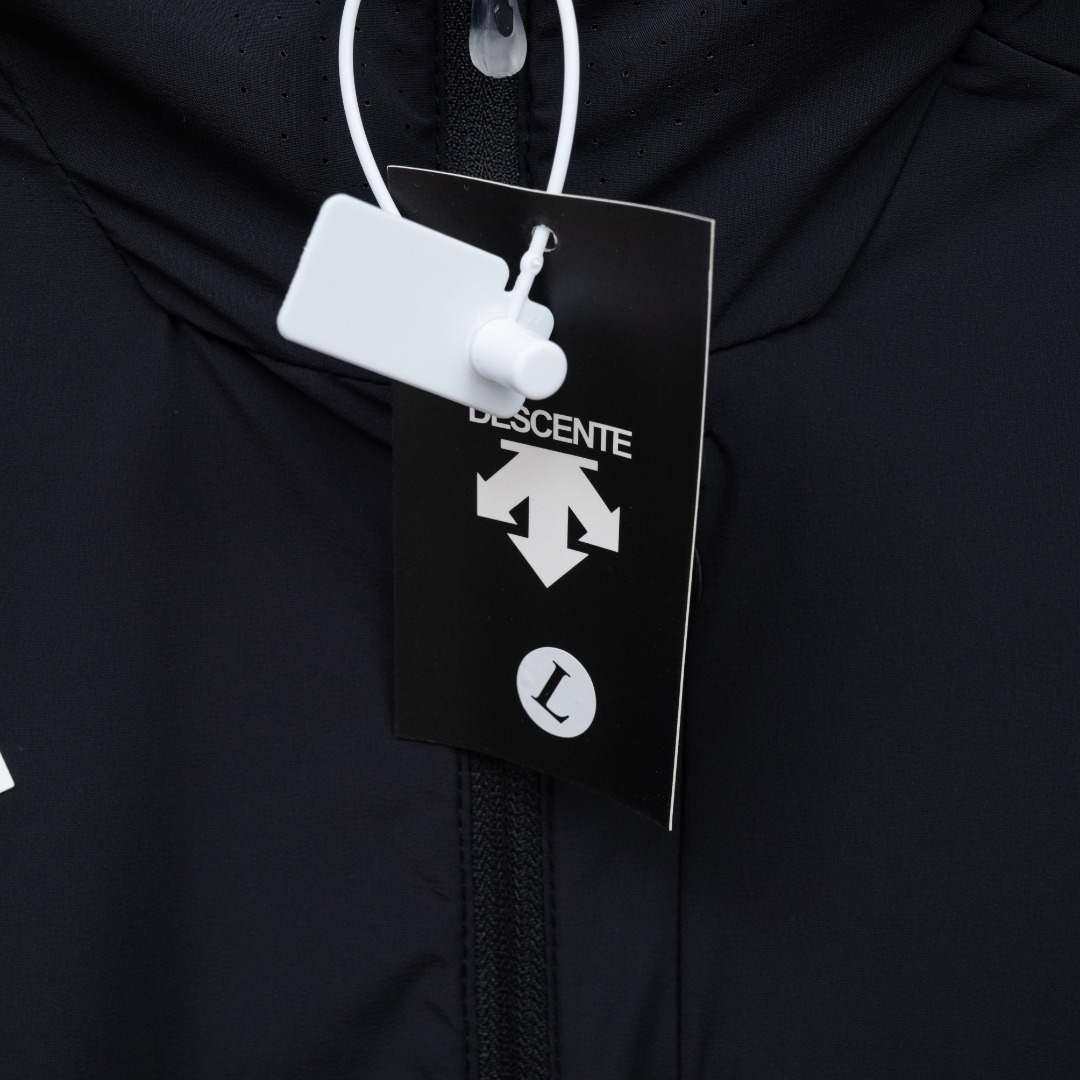 Descente 款式：迪桑特DESCENTE 速干透气防晒服外套