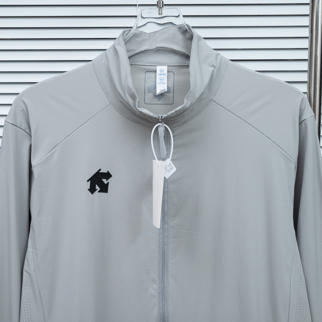 Descente 款式：迪桑特DESENTE速干透气防晒服外套
